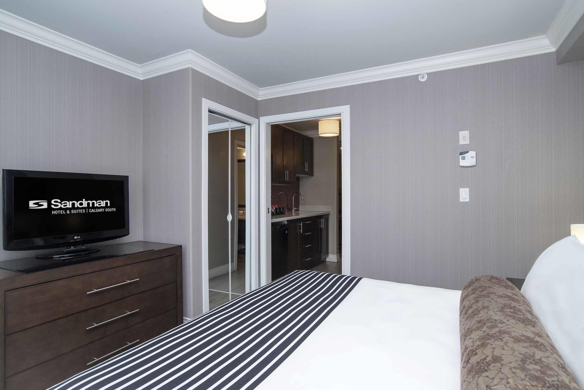 Sandman Hotel & Suites Calgary South Exterior photo