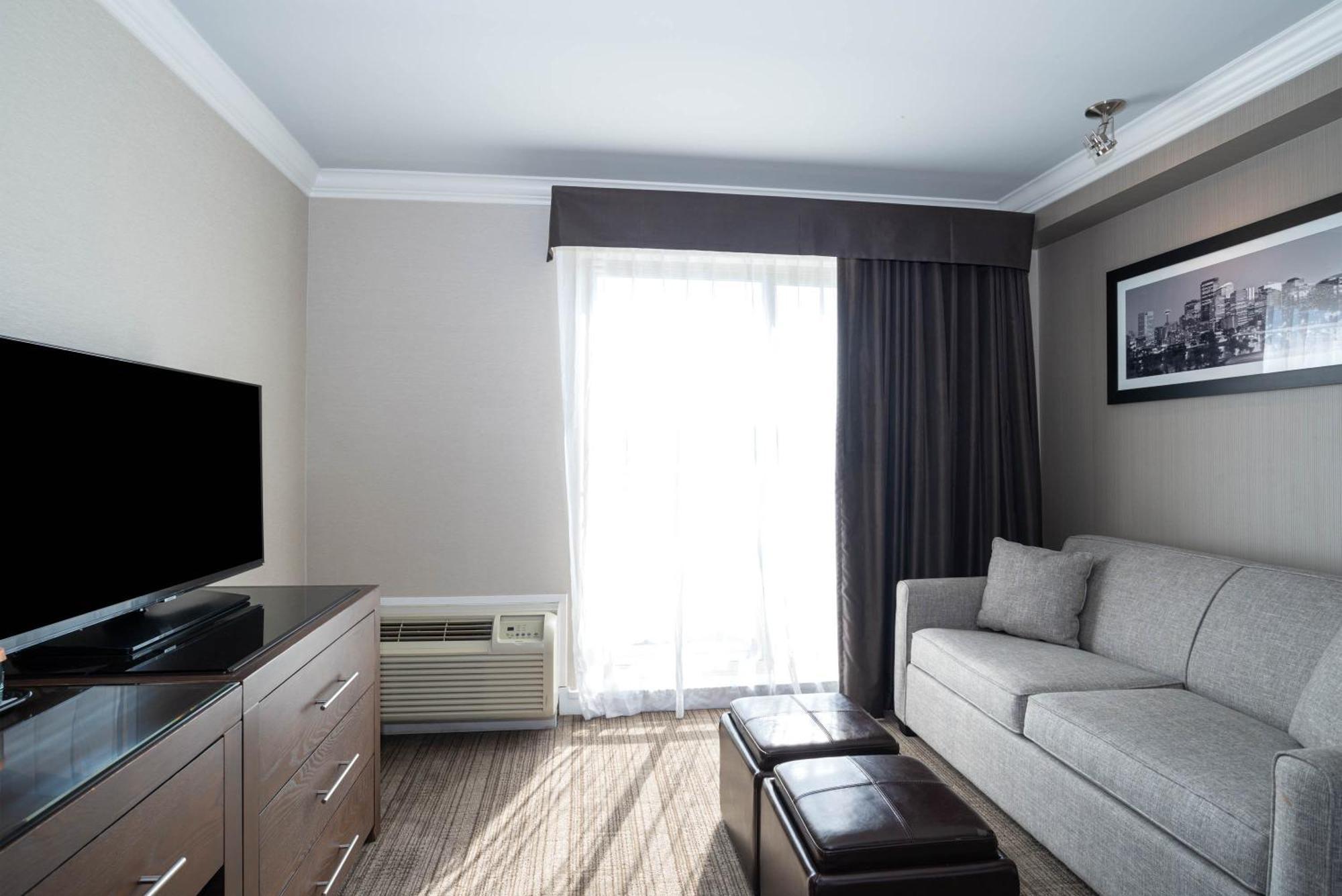Sandman Hotel & Suites Calgary South Exterior photo